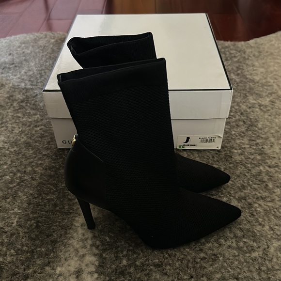 Guess “one girl” booties - Picture 2 of 4